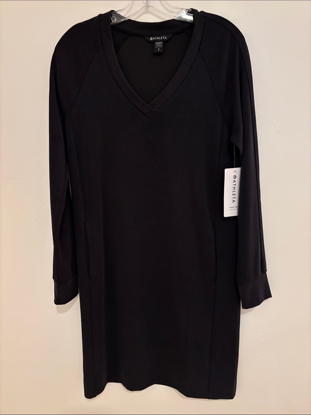 Athleta Black V‑Neck Long Sleeve Shift Dress